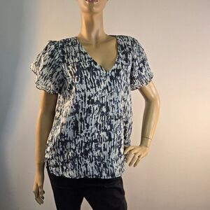 Vince Camuto Abstract Print Top In Antarctica Puff Short Sleeve Sparkle Silver M